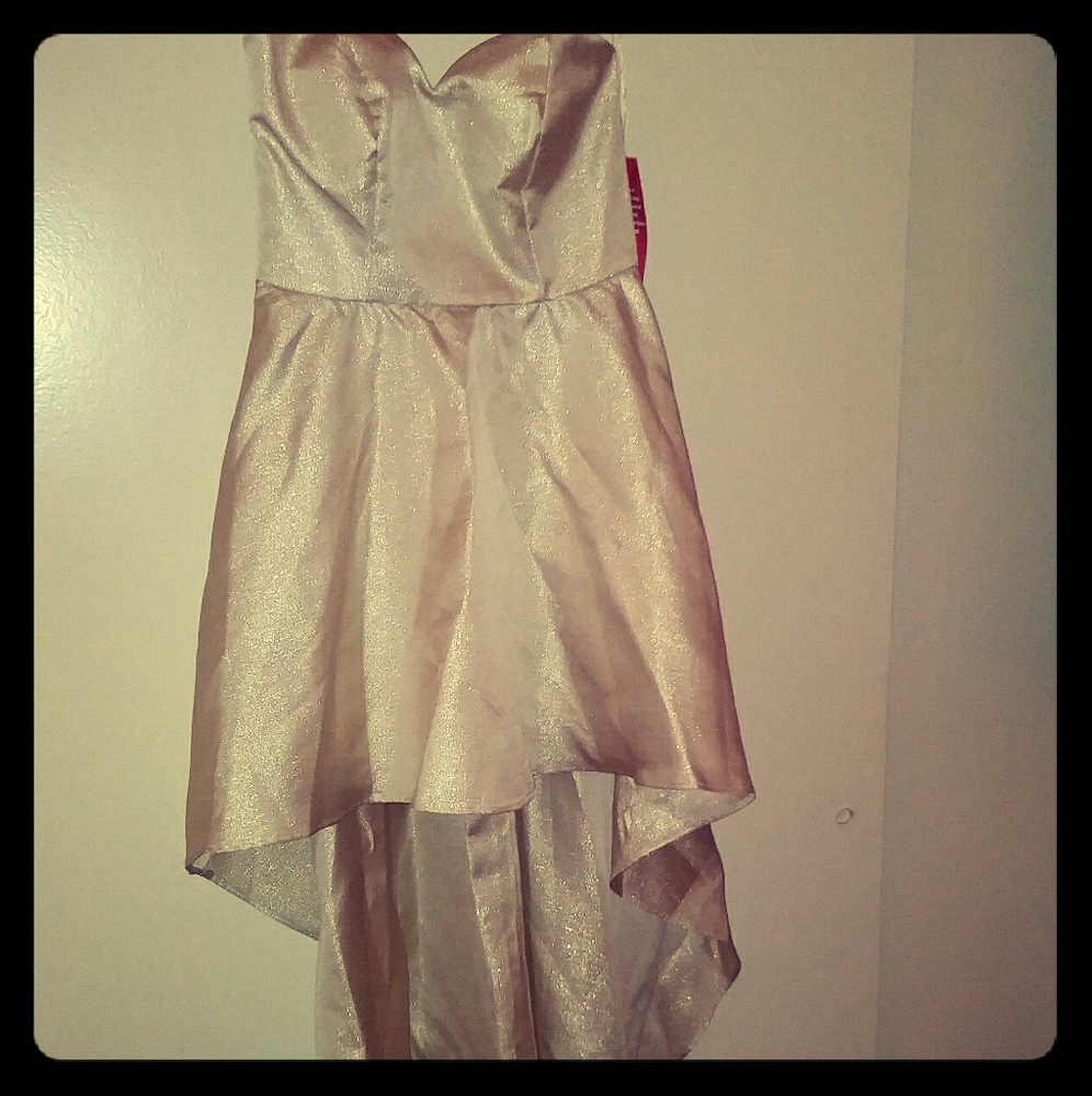 White sleeveless dress